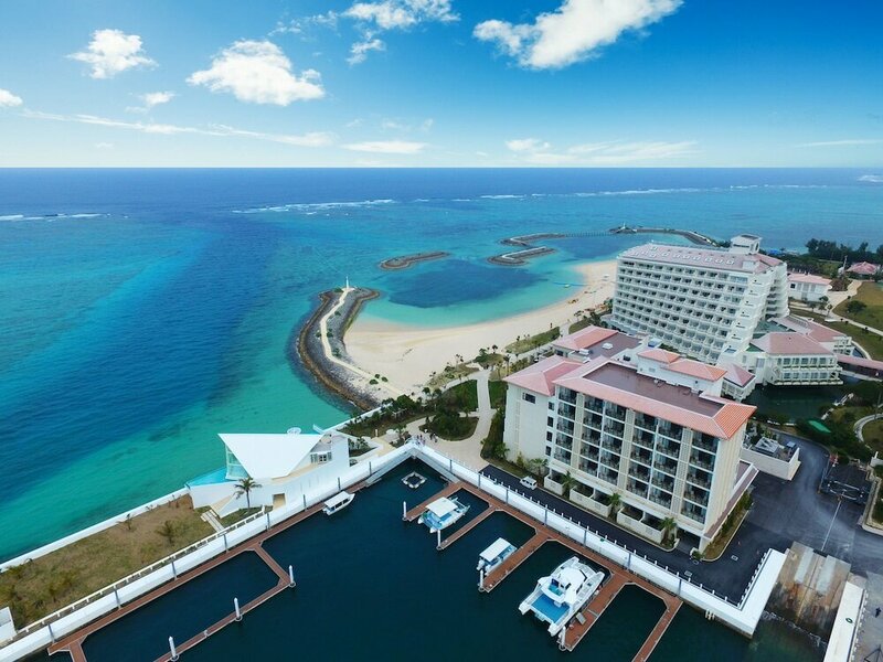 Гостиница Sheraton Okinawa Sunmarina Resort