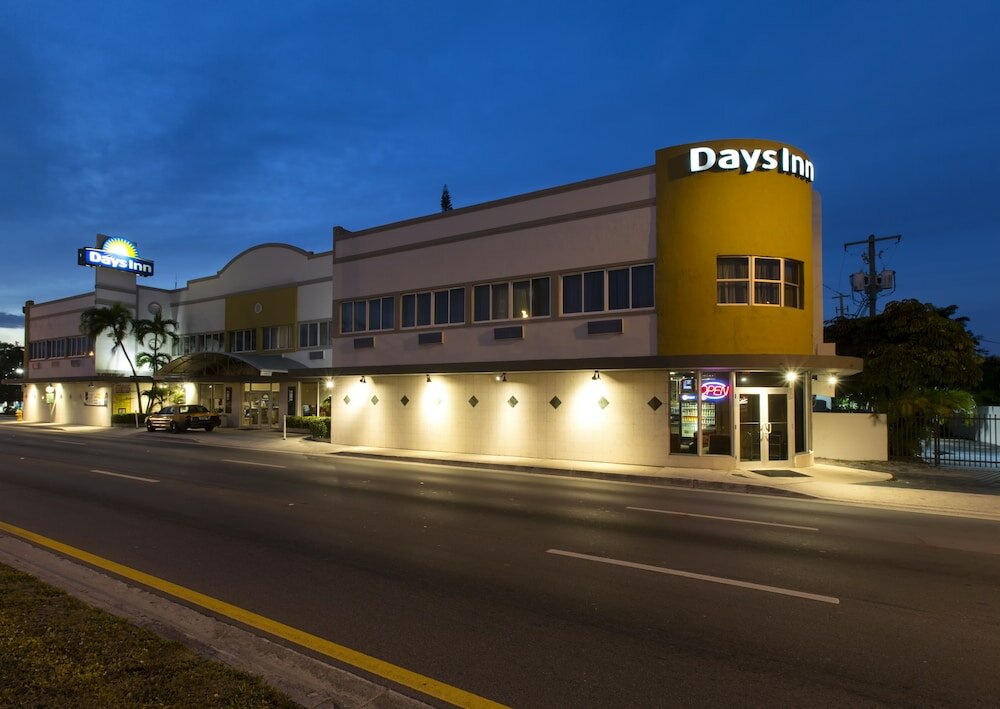 Фото Days Inn by Wyndham Miami Airport North