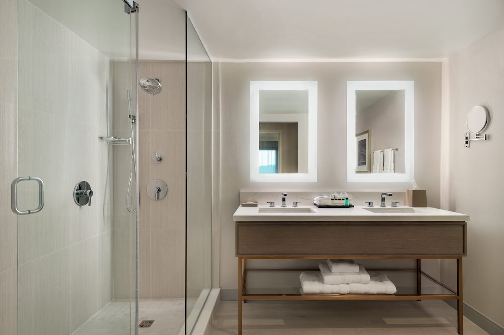 Фото Sheraton Madison Hotel