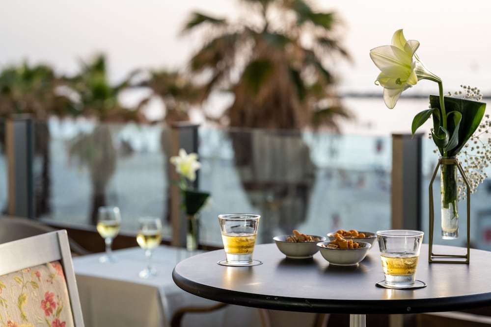 Фото Herods Hotel Tel Aviv by the Beach