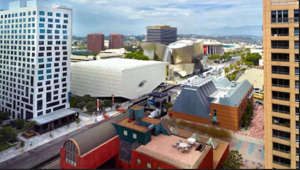 Фото Omni Los Angeles Hotel at California Plaza