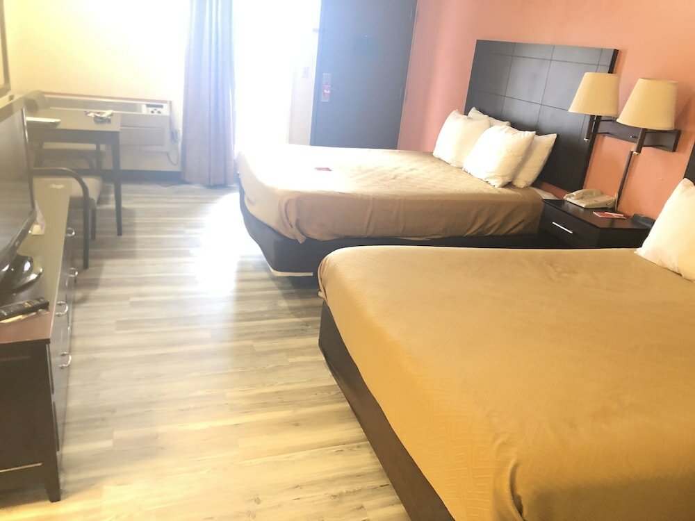 Фото Econo Lodge Urbandale-Northwest Des Moines