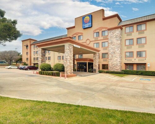 Гостиница Comfort Inn Grapevine Near Dfw Airport в Грейпвайне