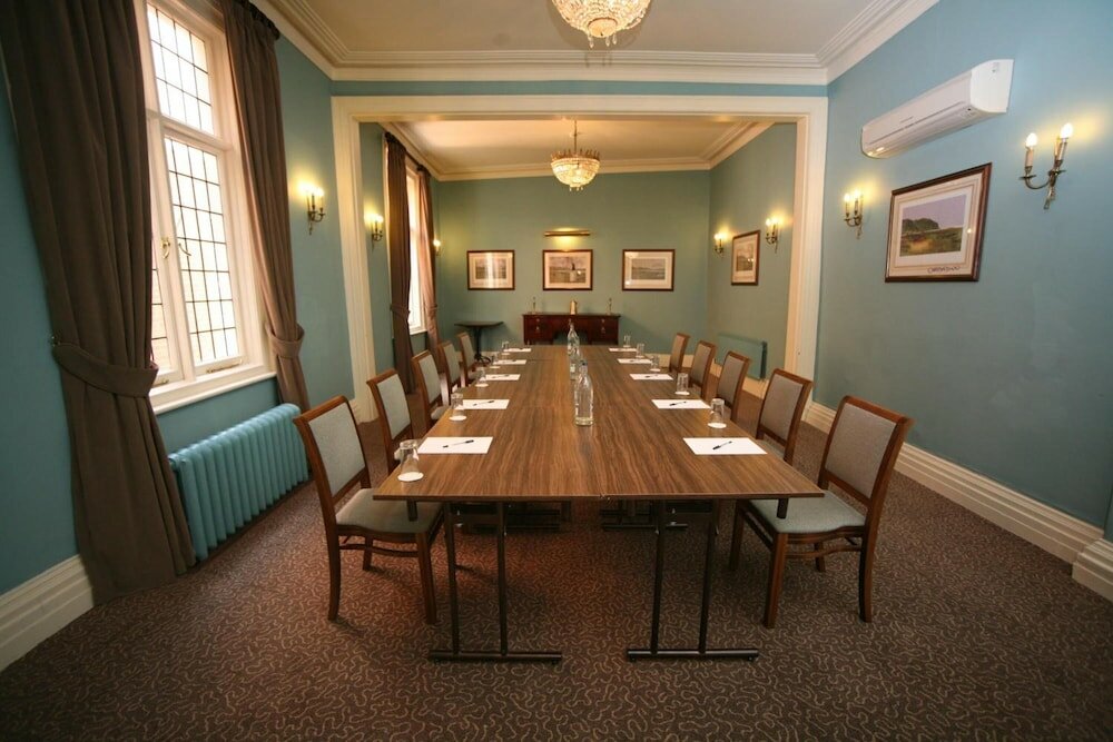 Фото Winchester Royal Hotel