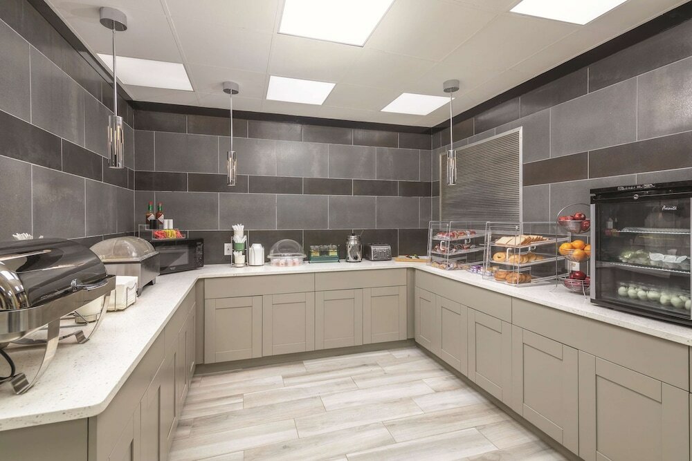 Фото La Quinta Inn & Suites by Wyndham Atlanta Airport South