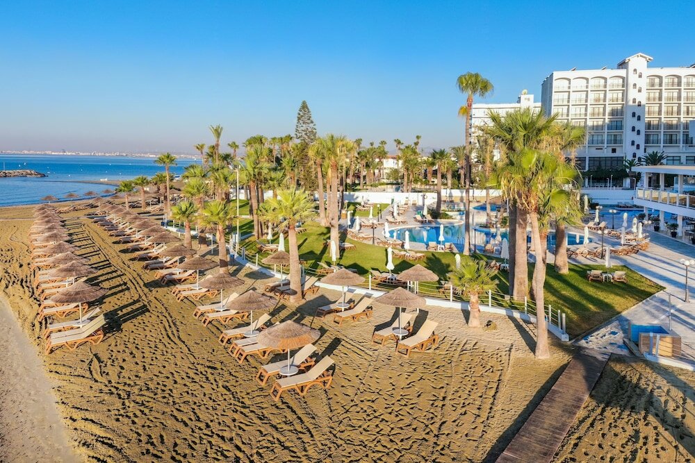 Фото Golden Bay Beach Hotel