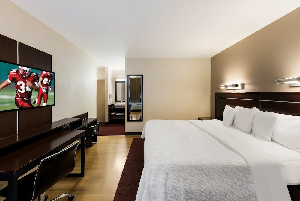 Фото Red Roof Inn Plus+ Columbus Downtown-Convention Center