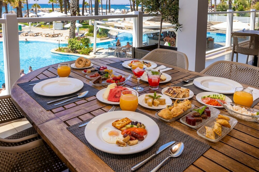 Фото Golden Bay Beach Hotel