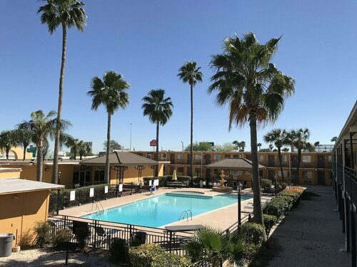 Гостиница Americas Best Value Inn Laredo