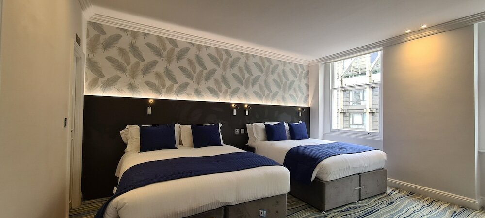 Фото Commodore Hotel