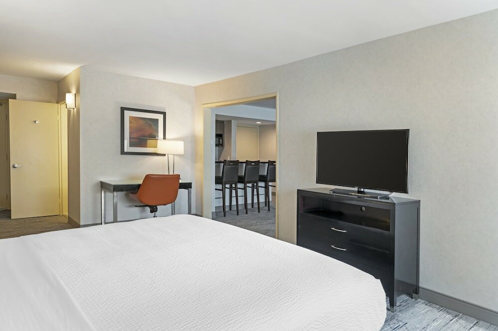 Фото Holiday Inn Express Colton-Riverside North, an Ihg Hotel