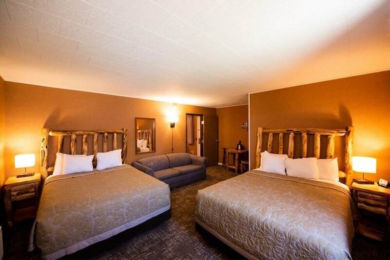 Гостиница Super 8 by Wyndham Bridgeview of Mackinaw City