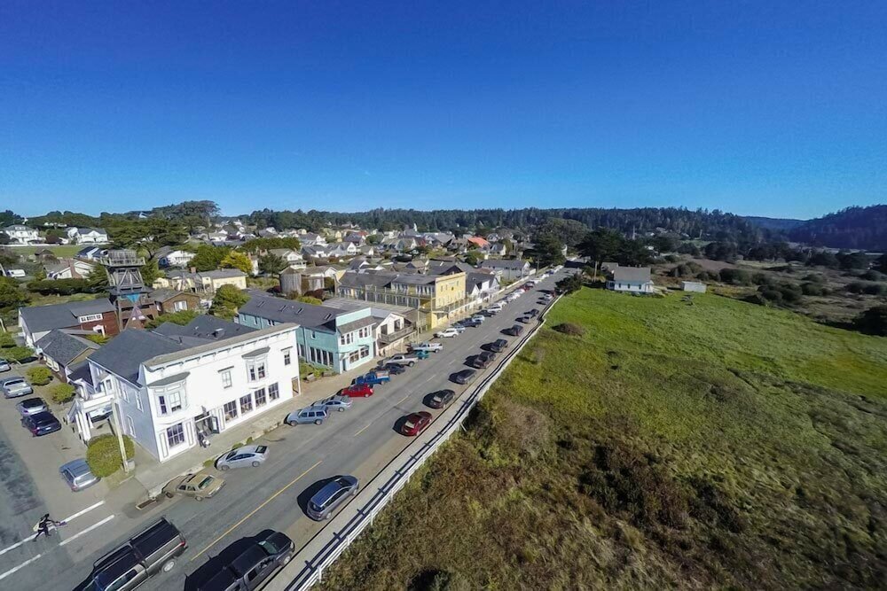 Фото The Mendocino Hotel and Garden Suites