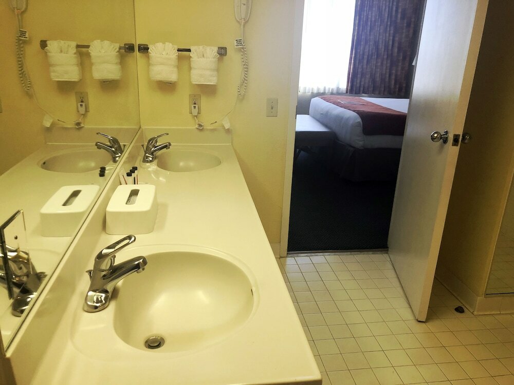 Фото Ramada by Wyndham Kissimmee Gateway