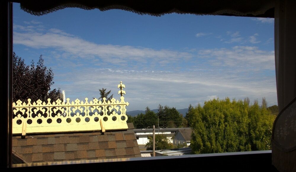 Фото Gingerbread Mansion Inn