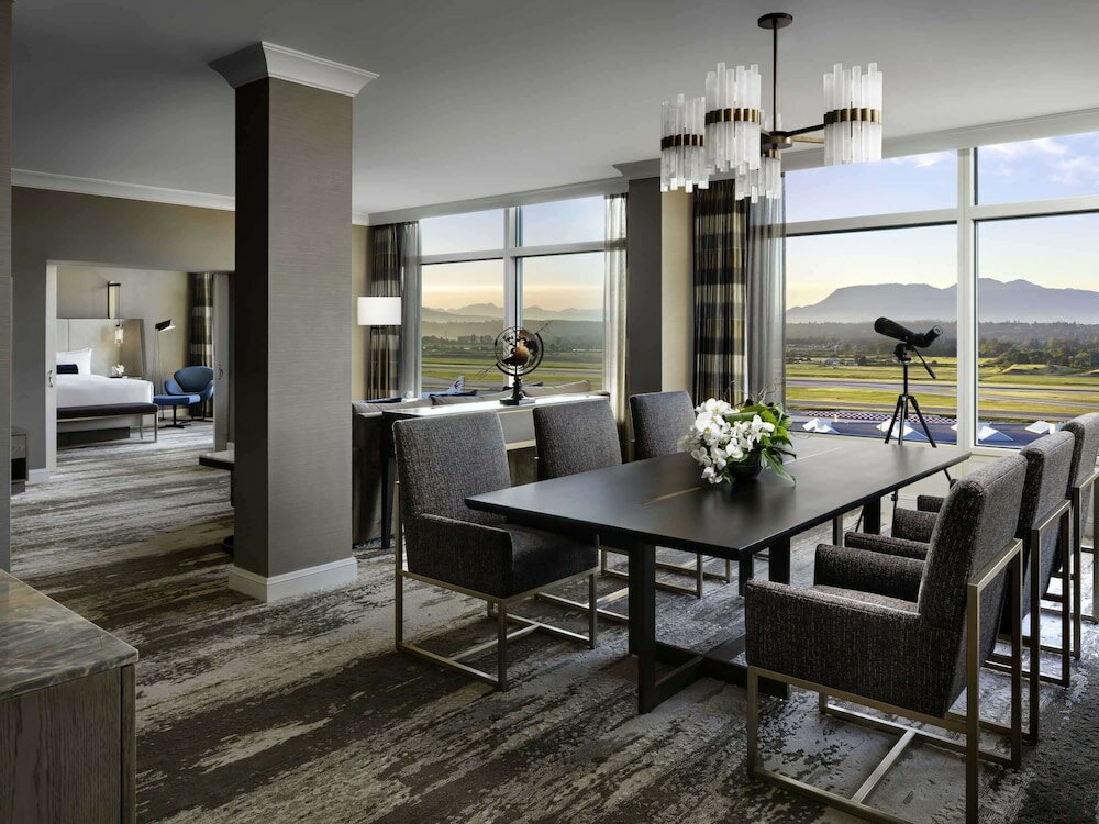 Фото Fairmont Vancouver Airport