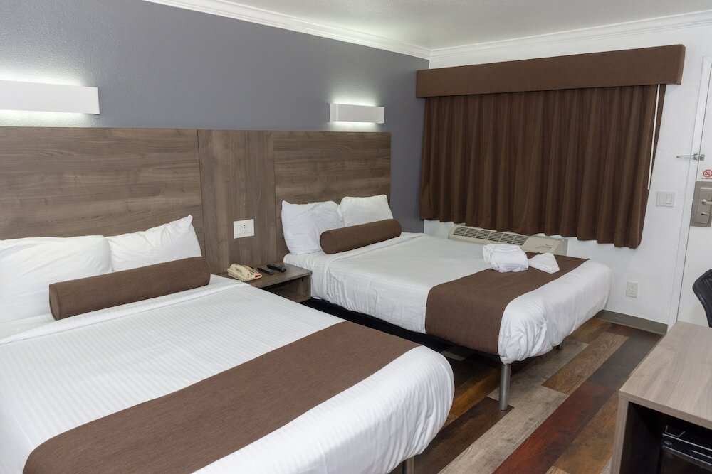 Фото Value Inn Bellflower