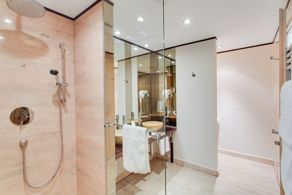 Фото DoubleTree by Hilton Hotel Cluj - City Plaza