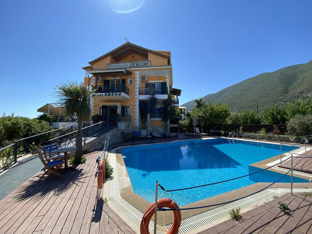 Фото отеля 1