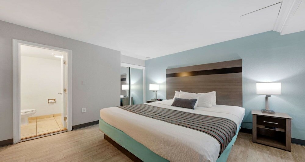 Фото Best Western Plus Holiday Sands Inn & Suites