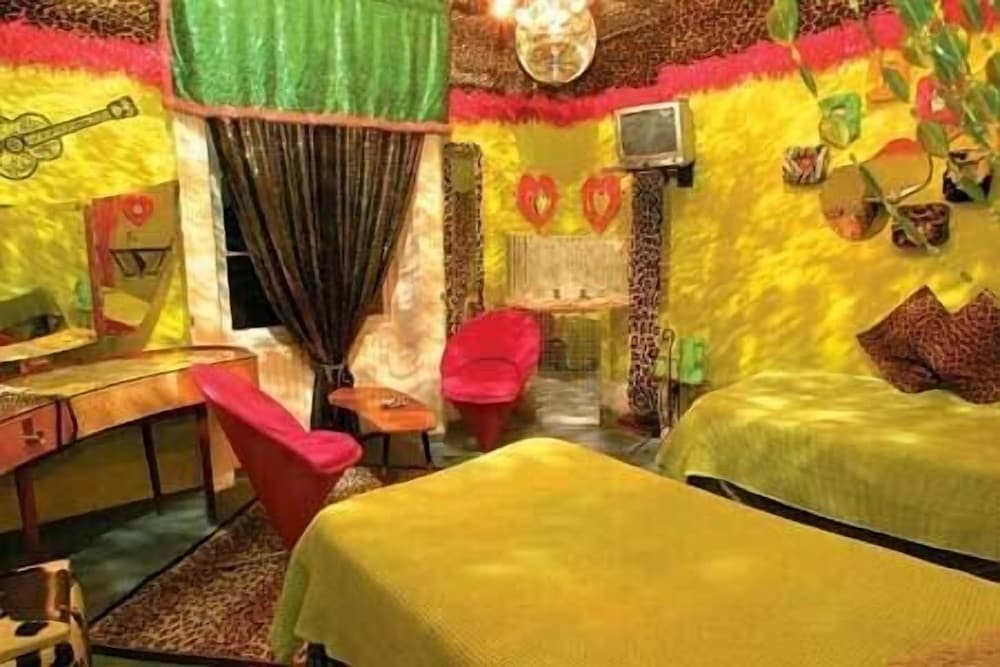 Фото The Pavilion Hotel