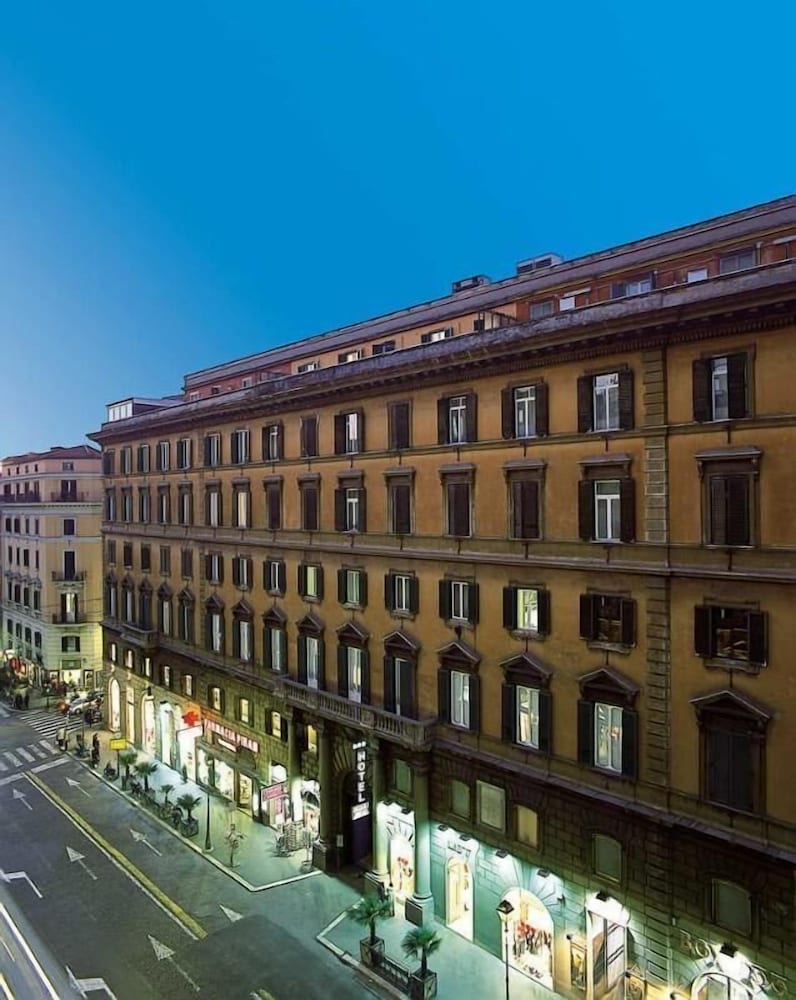 Фото отеля 1