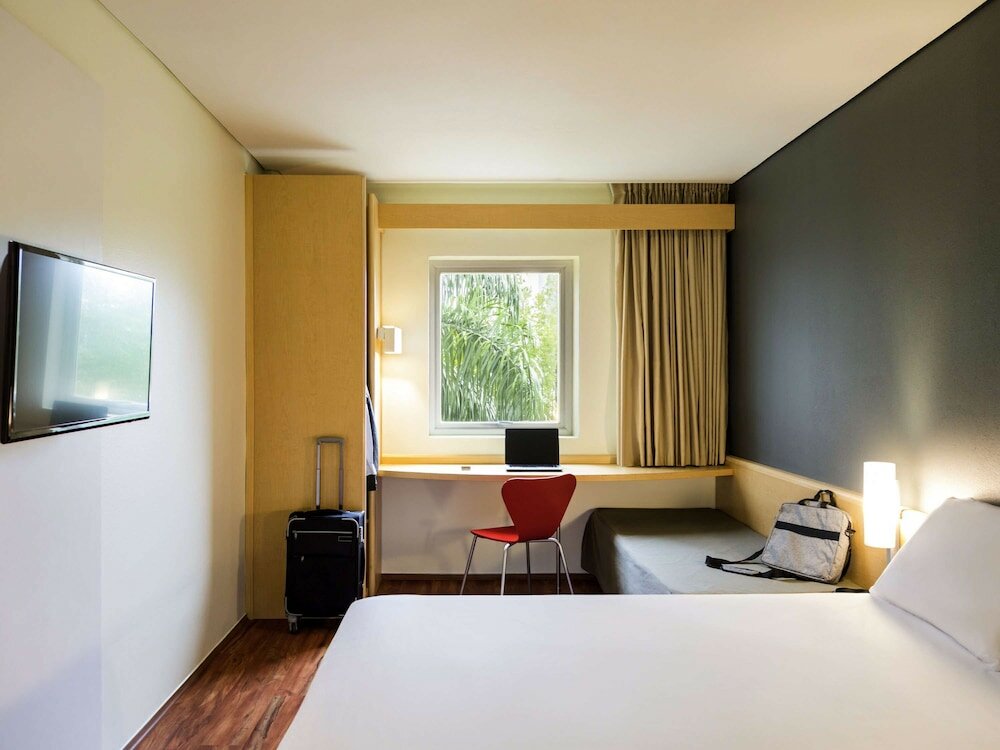 Фото Ibis Monterrey Valle