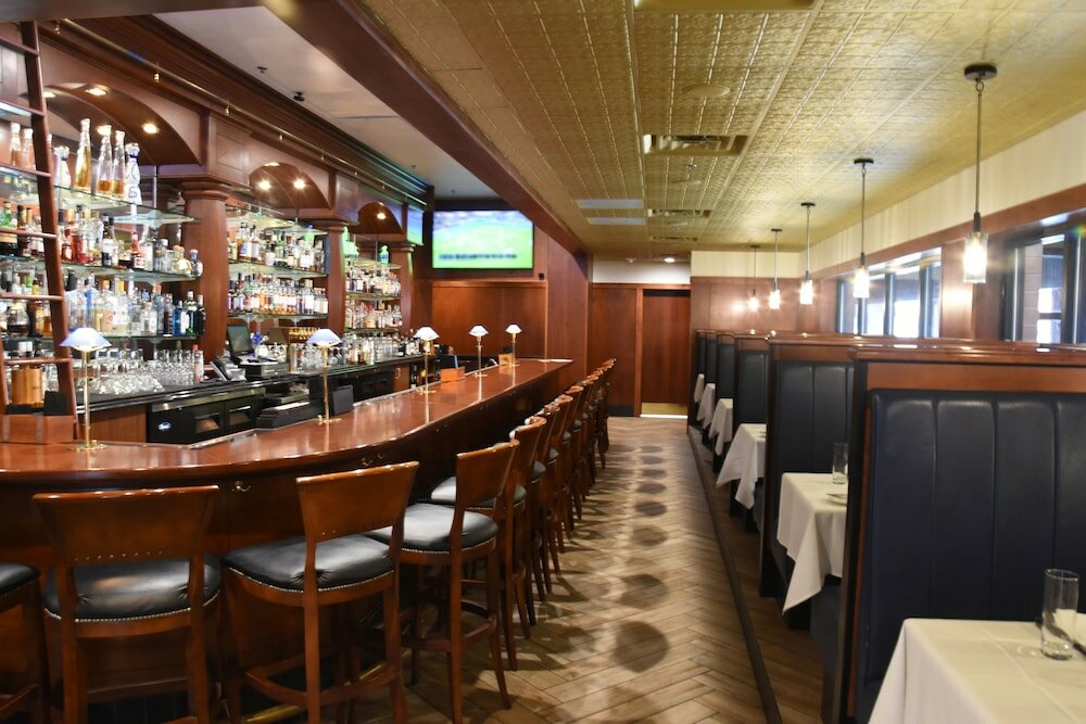 Фото Wyndham Moline on John Deere Commons