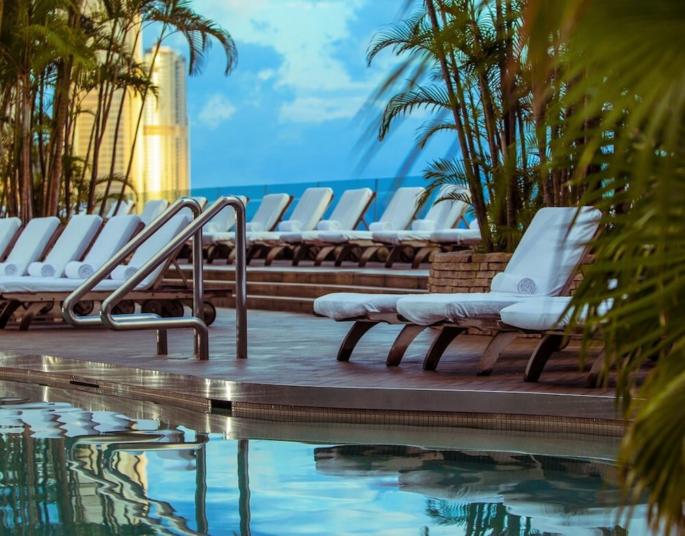 Фото Renaissance Hong Kong Harbour View Hotel