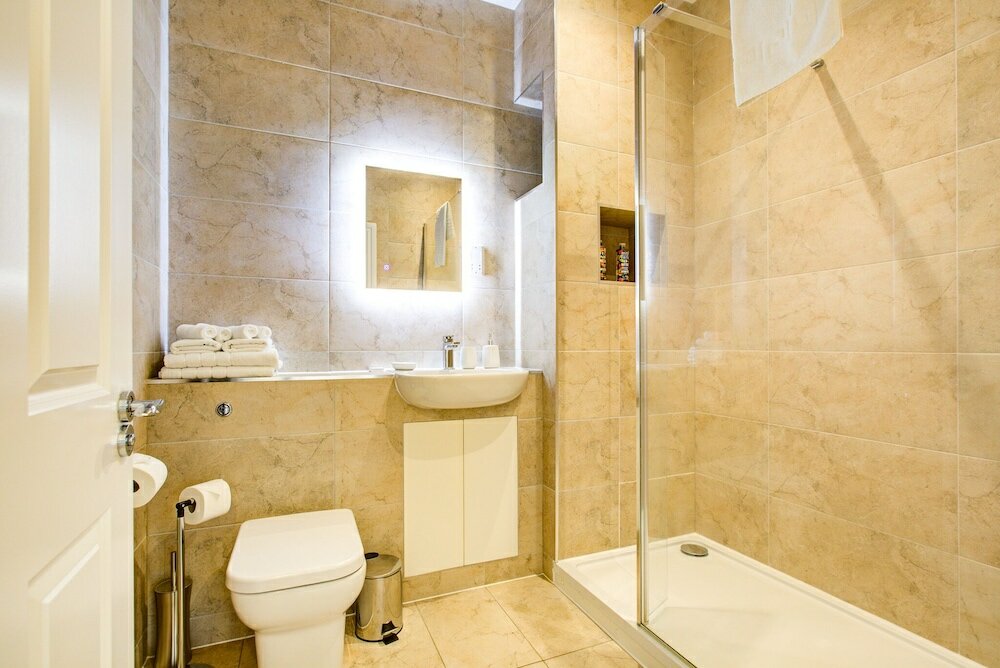 Фото Hybrid Resi - New Malden