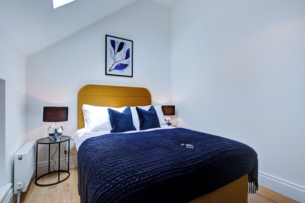 Фото Hybrid Resi - New Malden