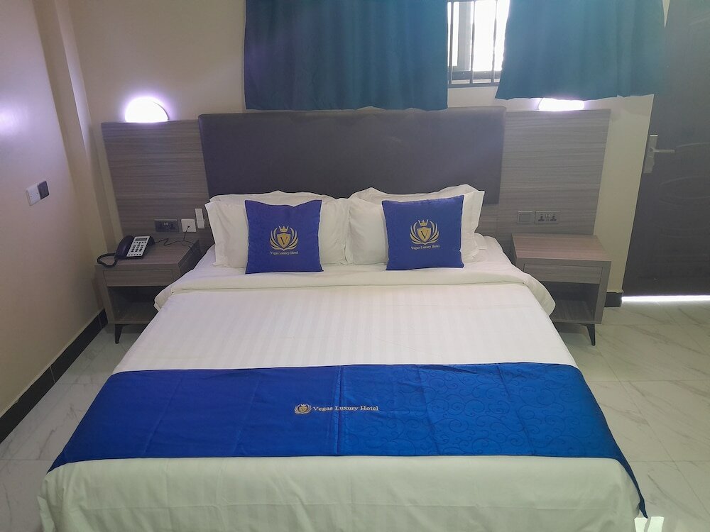 Фото Vegas Luxury Hotel