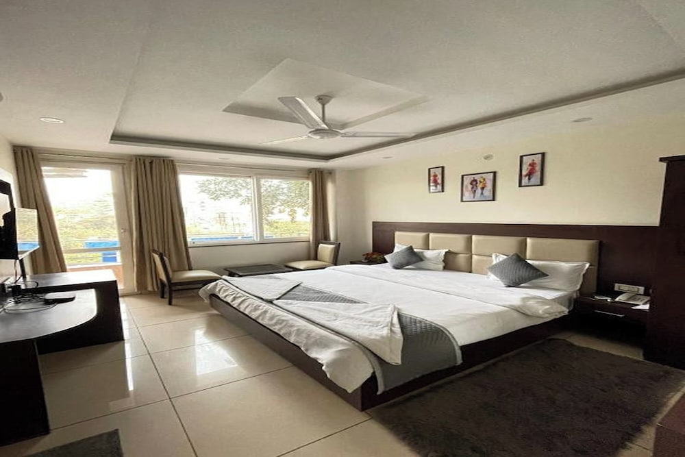 Фото Hotel The 7 Seas