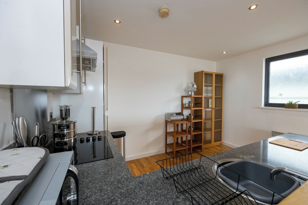 Фото Duplex 2 Bed Apt With Parking & Balcony