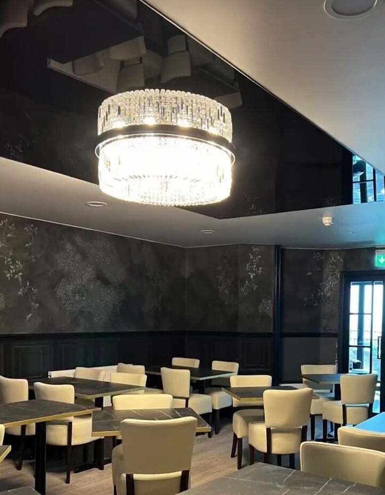 Фото Woodhouse Hotel