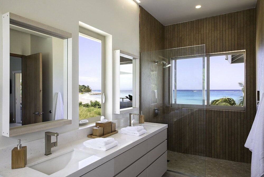 Фото Fabulous 5 Bedroom Beachfront Villa