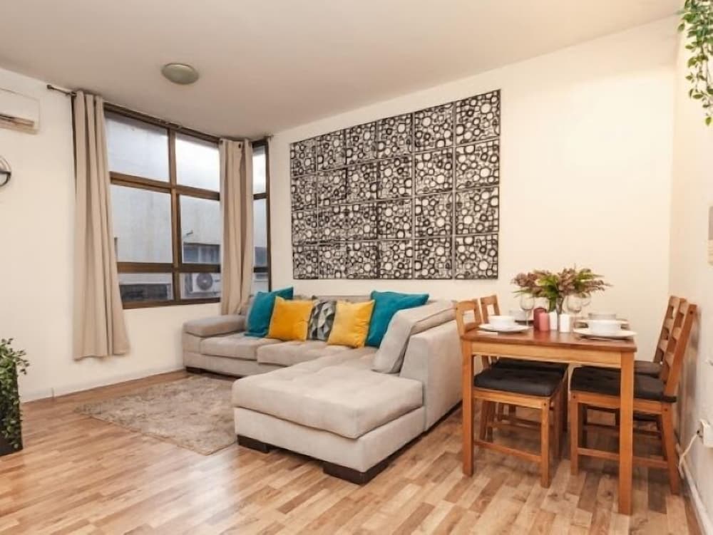 Фото Cozy Ben Yehuda Hideaway-Tel Aviv Rental