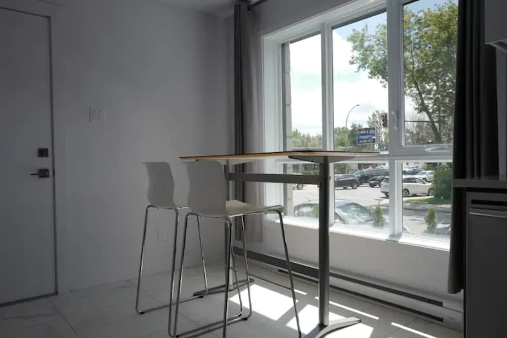 Фото 2001 AV. Beaconsfield