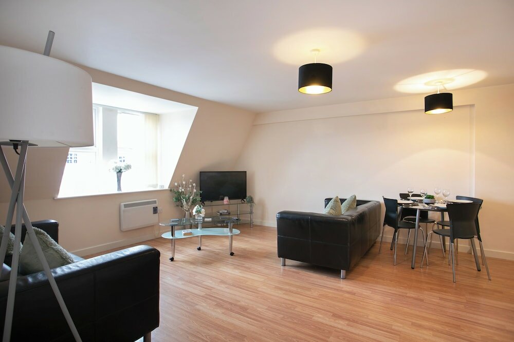 Фото 2 Bedroom Apartment in Heart of Notts