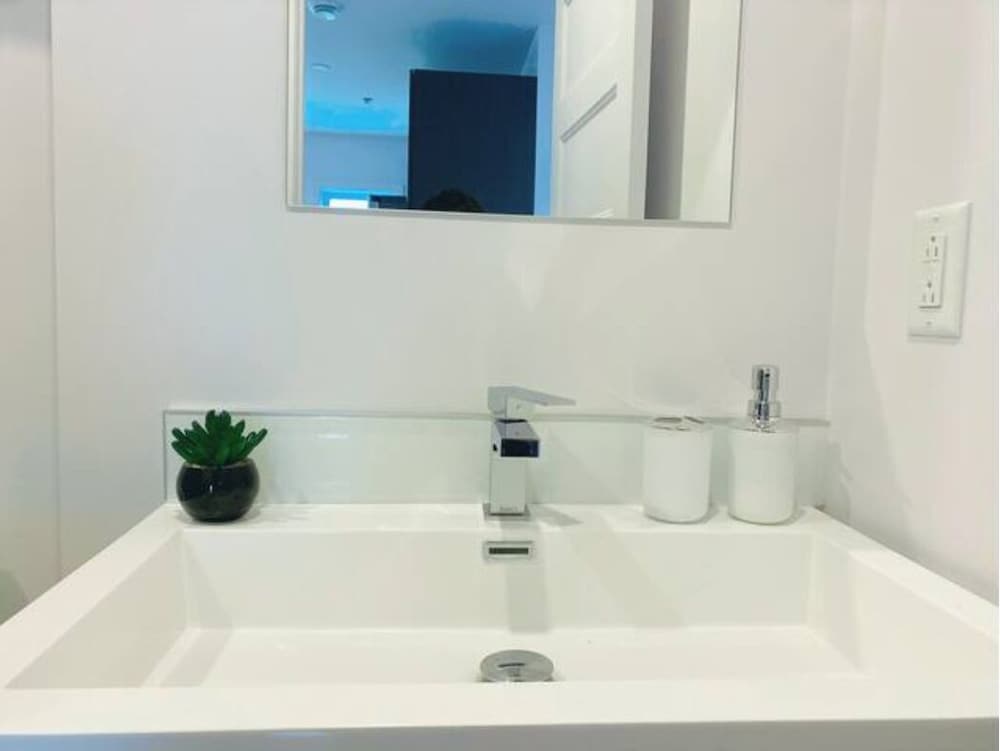 Фото 2001 AV. Beaconsfield