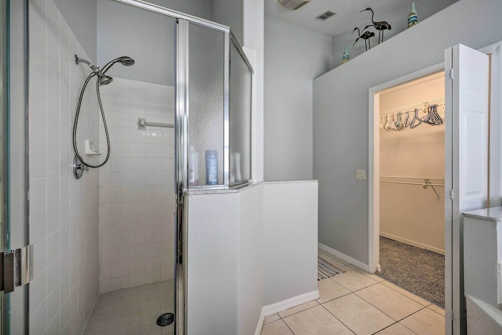 Фото Bright Kissimmee Getaway ~ 8 Mi to Disney!