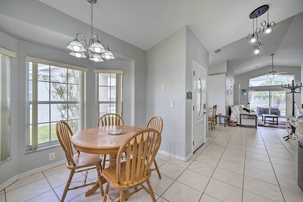 Фото Bright Kissimmee Getaway ~ 8 Mi to Disney!