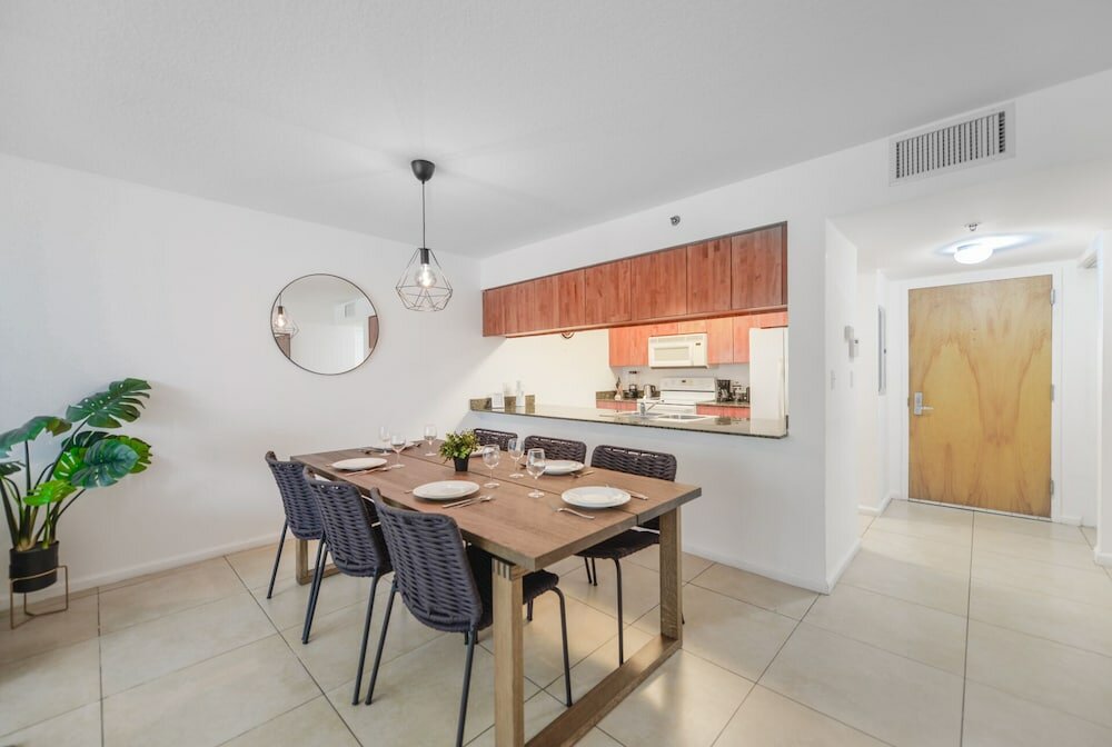 Фото Luxury Stylish Condo with Pool Brickell