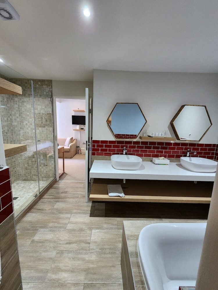 Фото Boulders Blue Bed and Breakfast