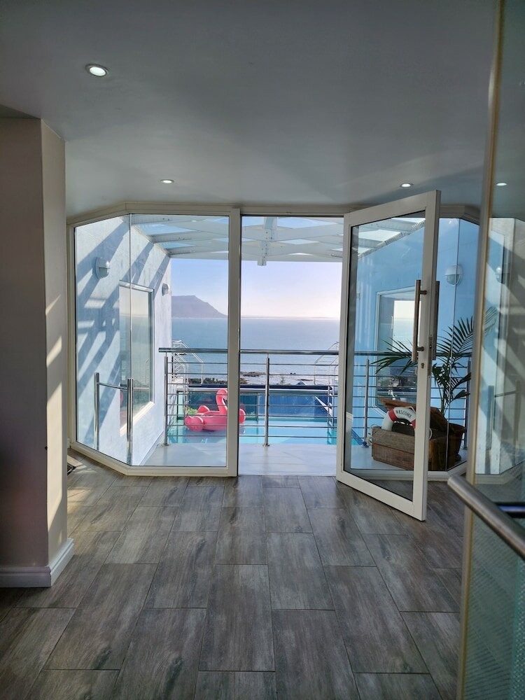 Фото Boulders Blue Bed and Breakfast