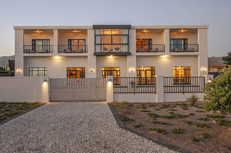 Гостиница Glow Boutique Suites