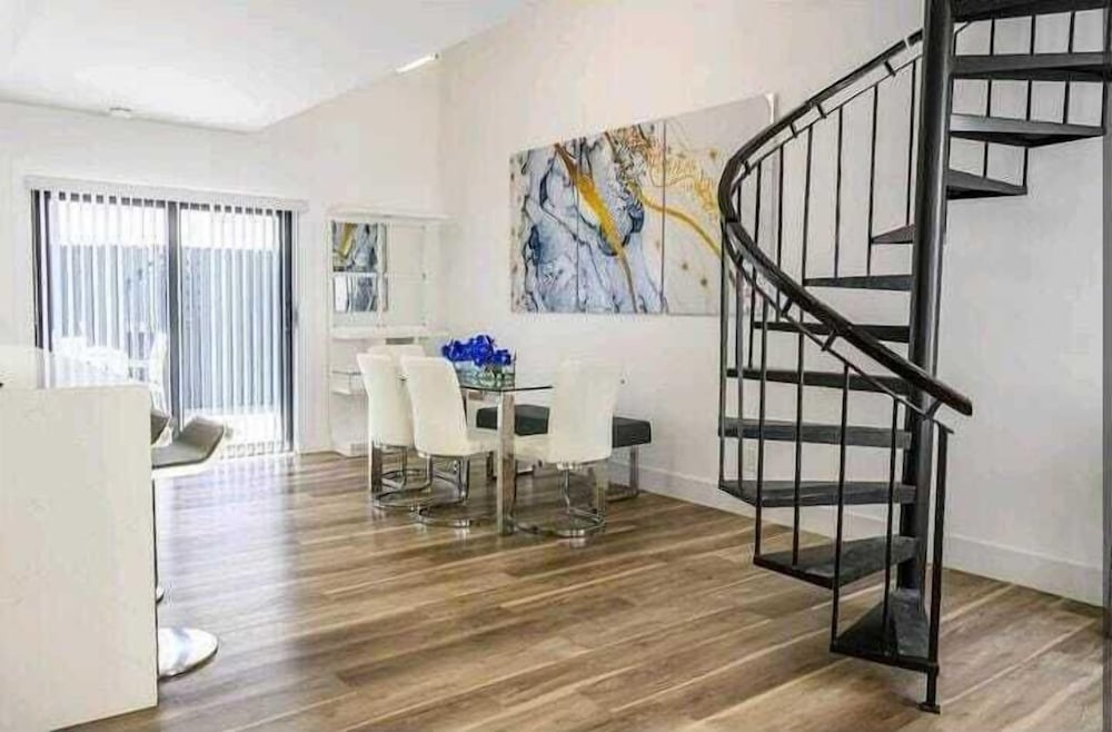 Фото Townhouse Coconut Grove - Miami