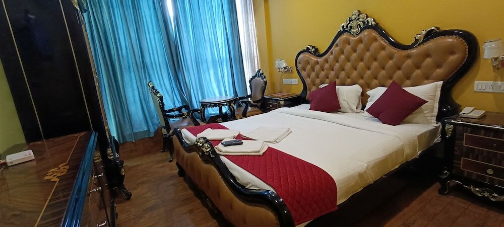 Фото N k Grand Days hotel