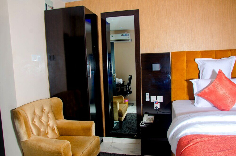 Фото № 95 suites & Apartment