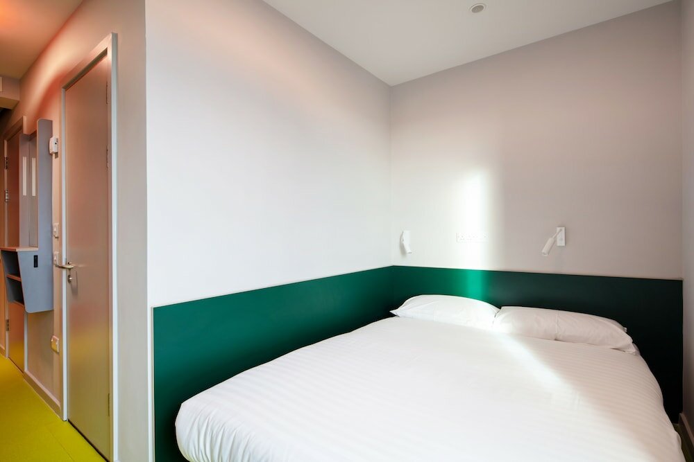 Фото Clink i Lár